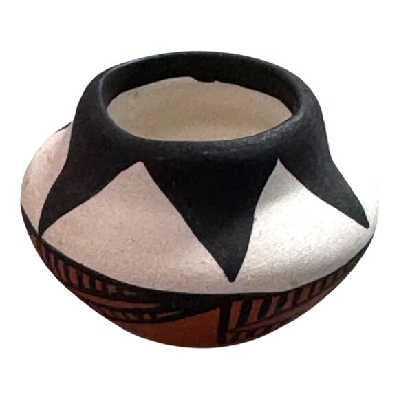 Vintage Acoma Dollhouse Doll Miniature Hand-Painted Southwest Clay Pot 1.5" - Picture 2 of 6